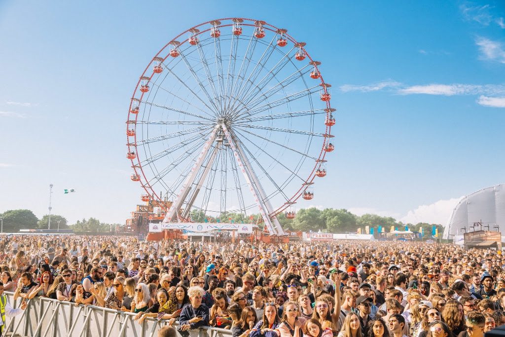 Parklife crowd ferris wheel
