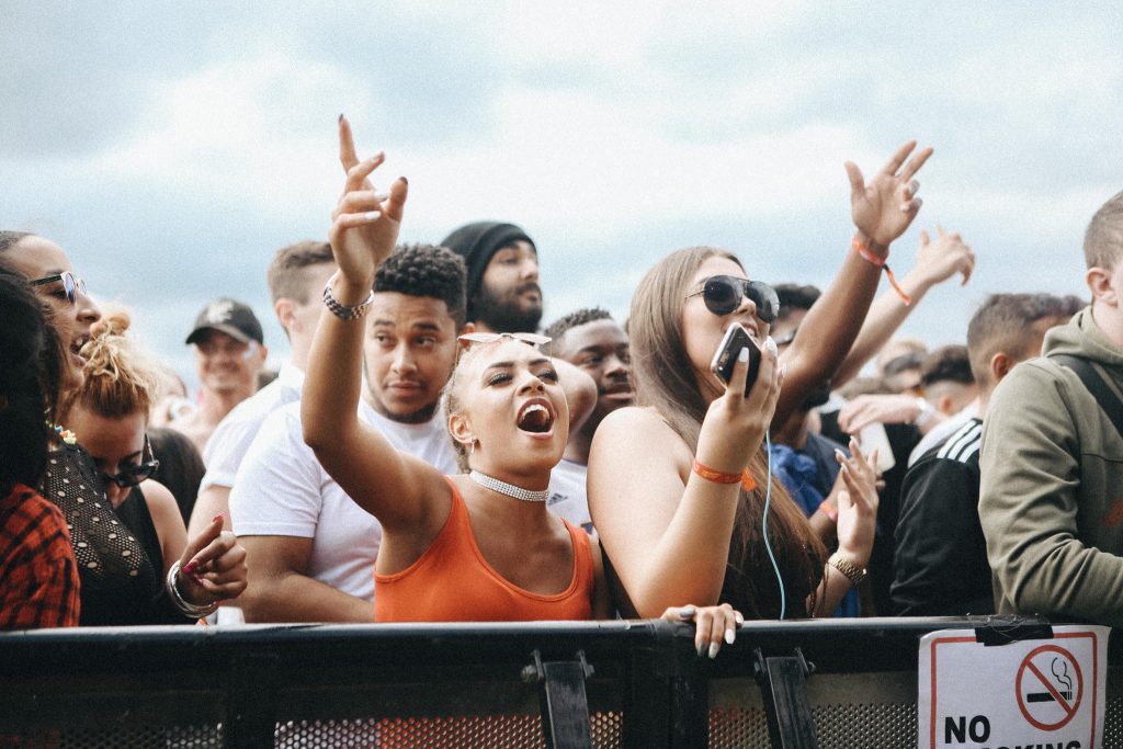 35123761 2042112699362115 9084597421568163840 o Strawberries & Cream crowd