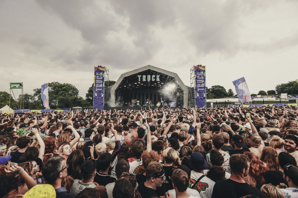 CIRCA WAVESJackKimberPhotography 2 Circa Waves Truck Main Stage