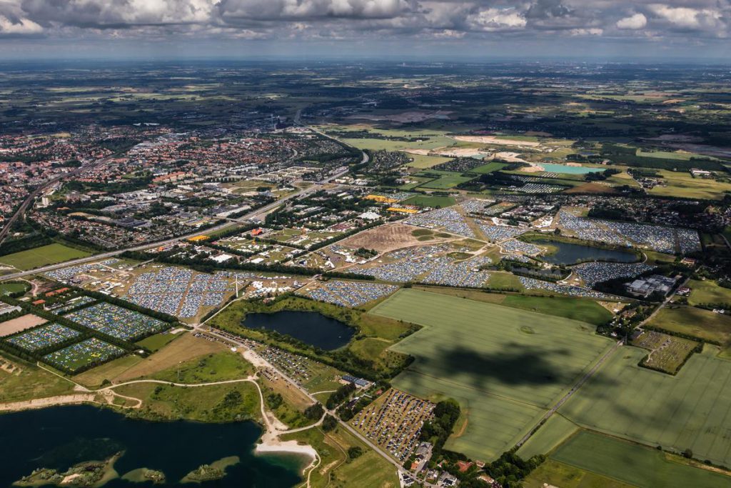 Overview 27.06.16 1200px Roskilde Festival 2016 Aerial View