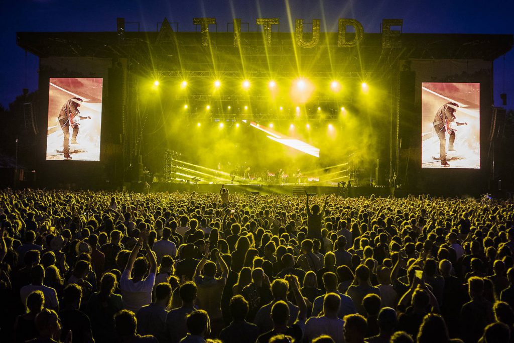 latitude festival 20161381 api obus