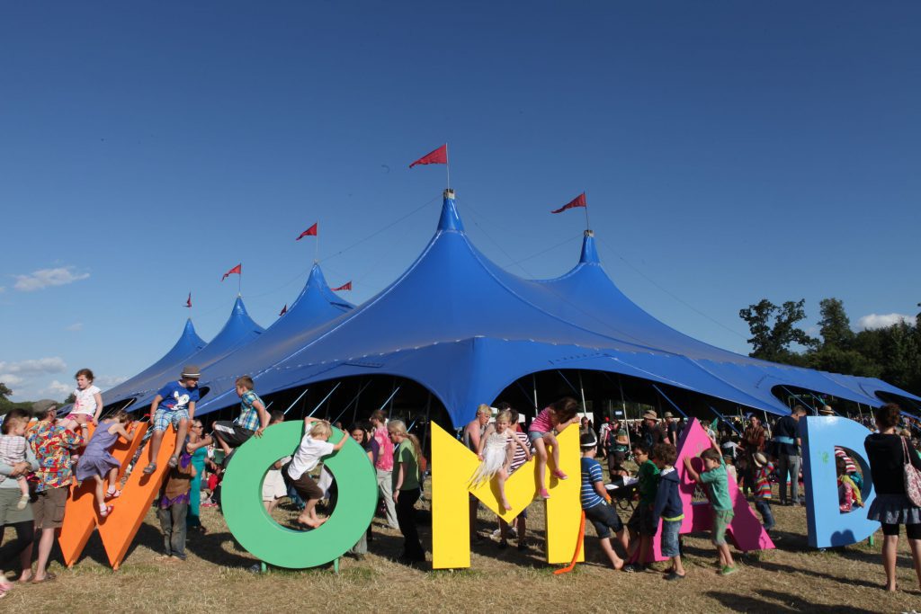 BFqldKdw Womad Sign blue tent