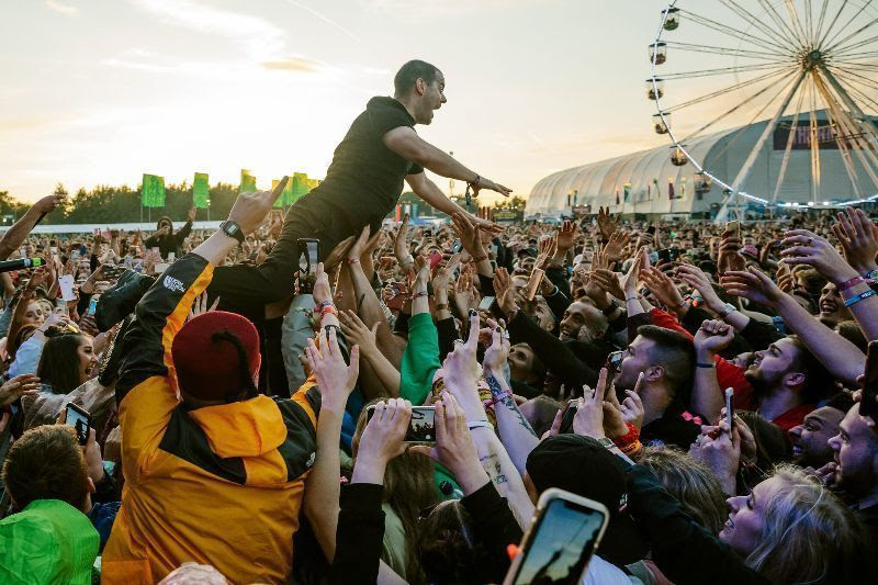 unnamed 14 Parklife 2019 crowdsurfing