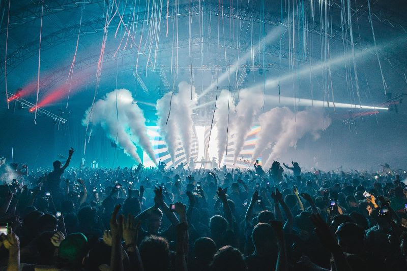 unnamed 8 Parklife Hangar Smoke Crowd