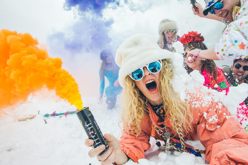 SB 2017 DN 2129 Snowbombing smoke flare