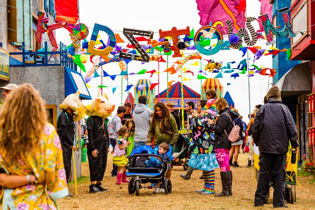 BT2019 SUN KIDZTOWN ATMOSPHERE BENJAMIN PAUL 1 1 Boomtown Kidztown sign