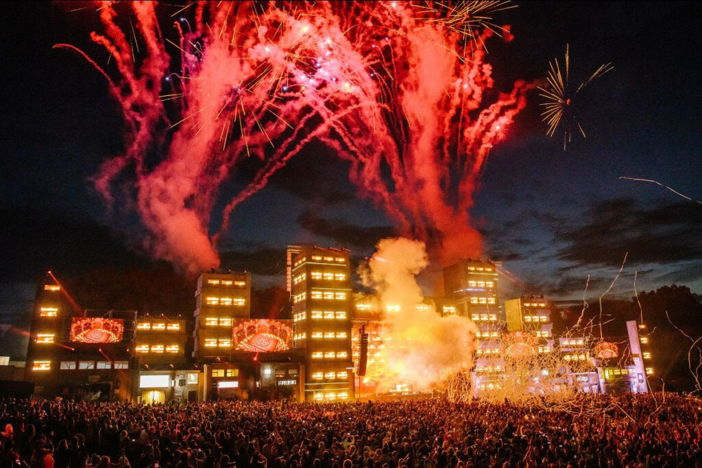 unnamed parklife stage fireworks