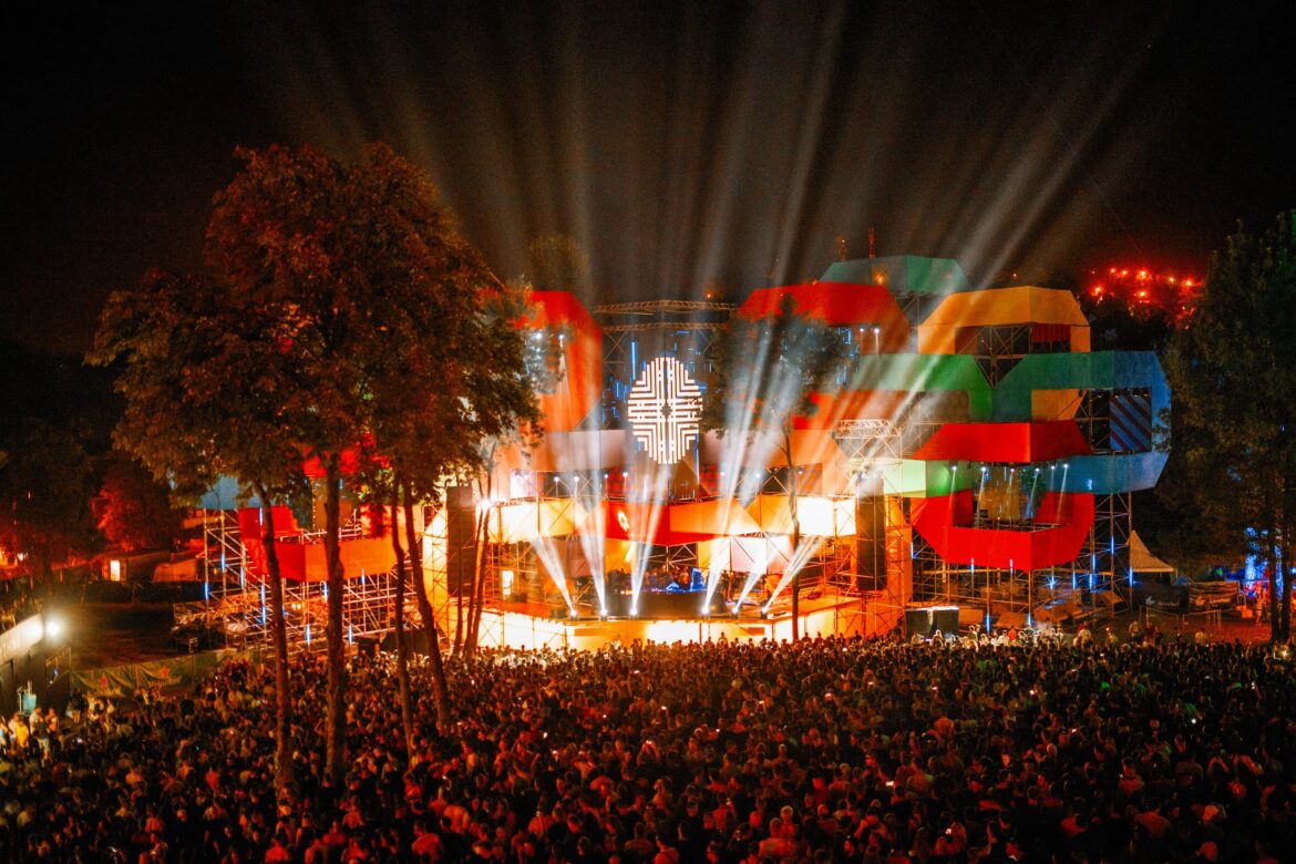 Lovefest Serbia crowd fireworks
