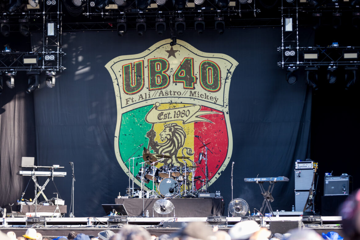 UB40 stage banner