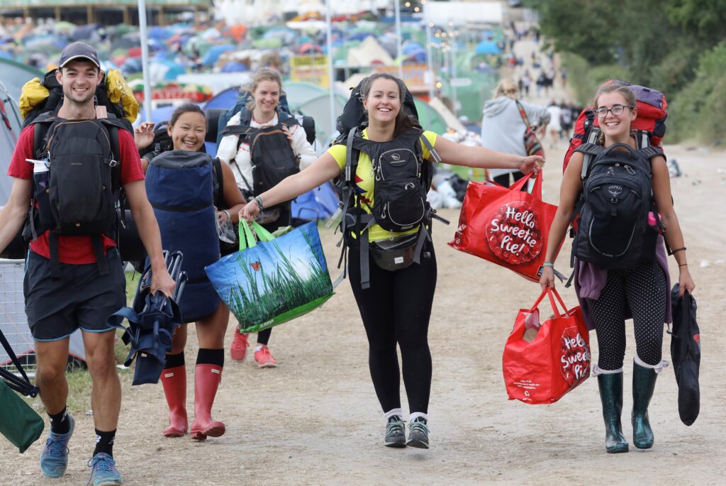 2019Festival AnnaMatt 213 Glastonbury people arriving