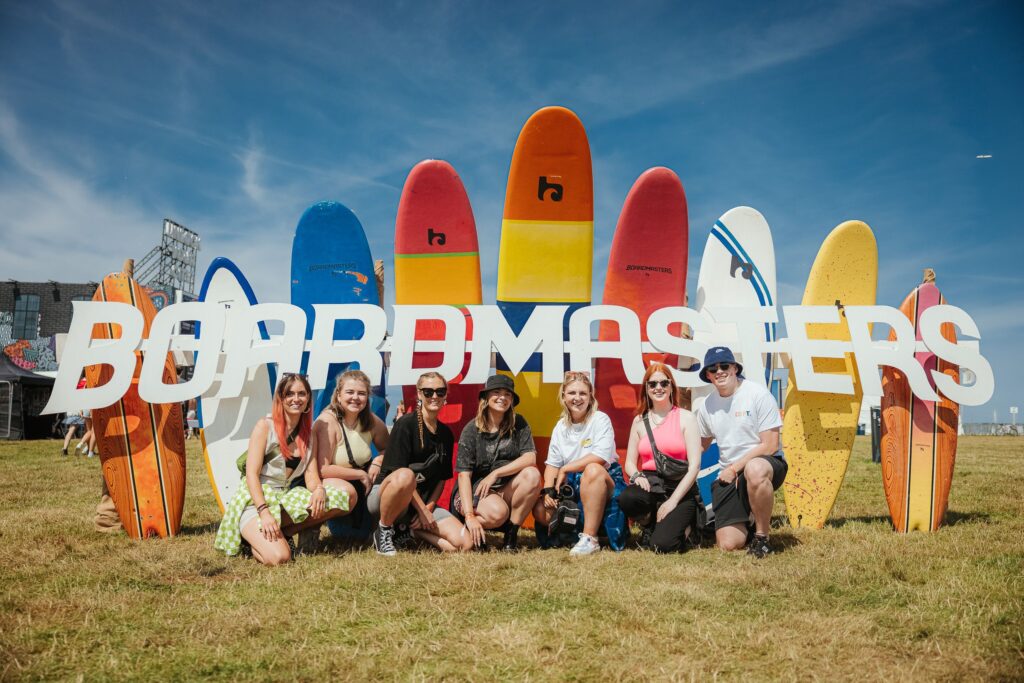 Uia YHHg