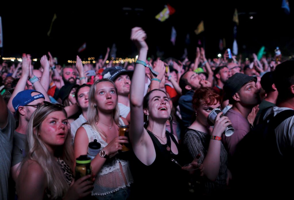2019Festival AnnaMatt 131 Glastonbury crowd night