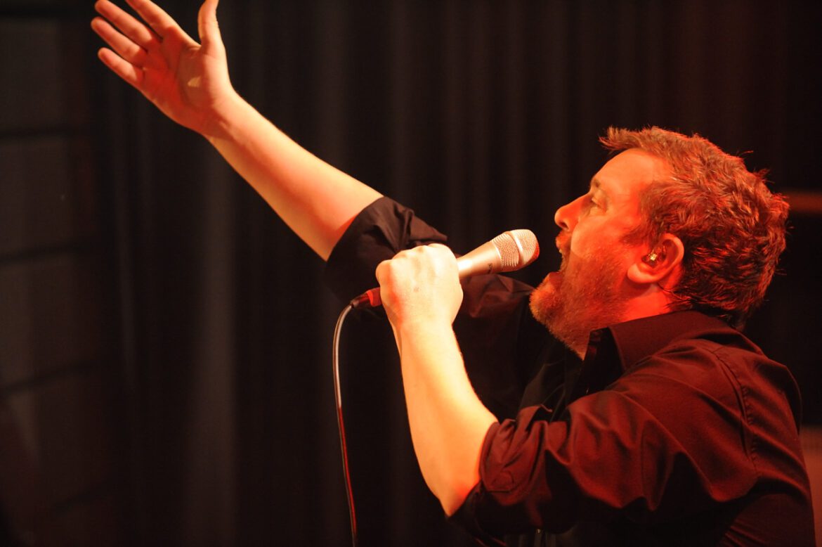 elbow pilton party