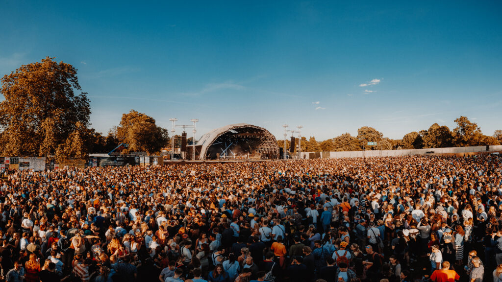 Wide Awake 27th May 2022 by Luke Dyson LD2 0449 Pano Wide Awake Festival crowd and stage