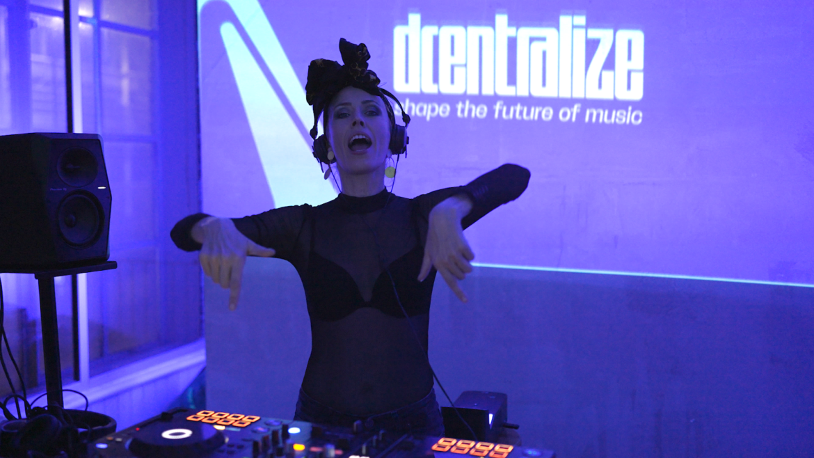 DCentralize DJ