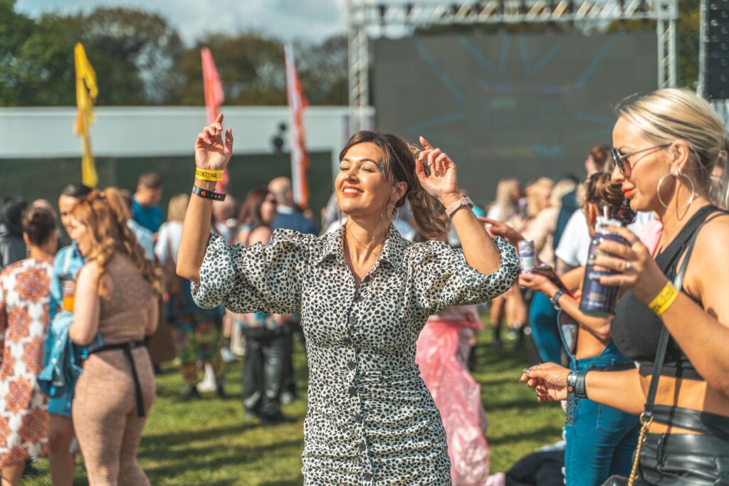 OMT 22 Photos Derren Harper 18 4 One More Time Festival dancing in the sun