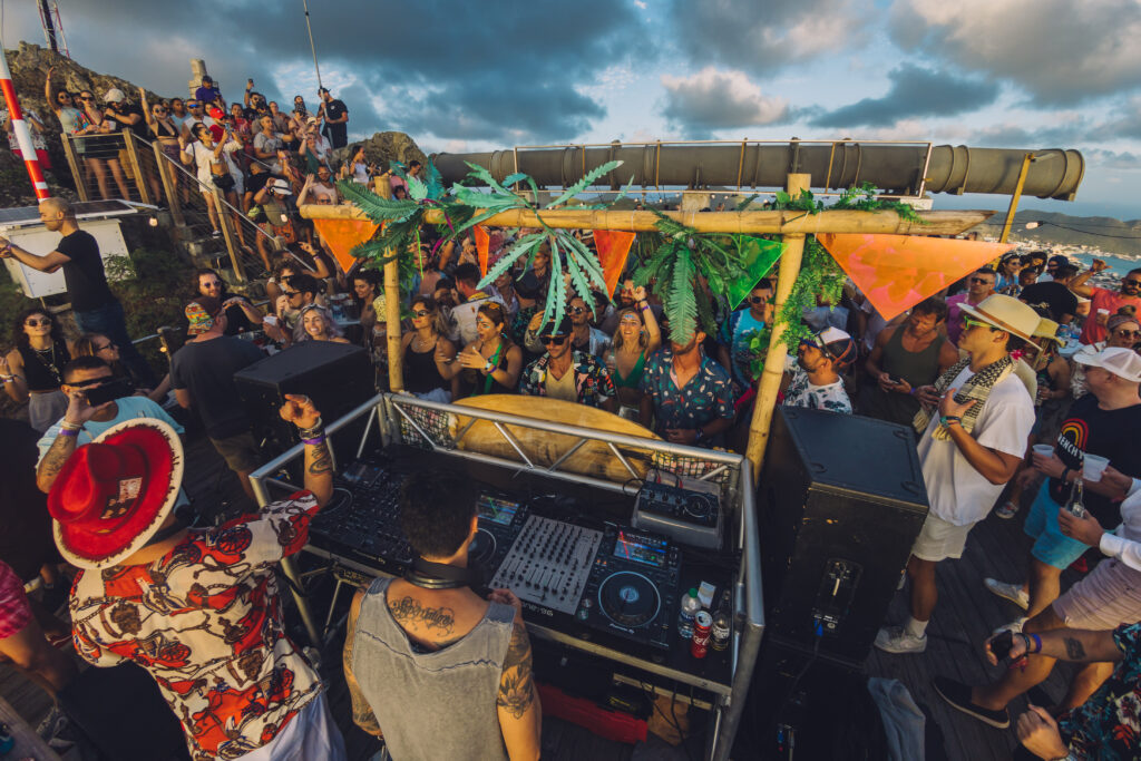 03 12 22 Panorama @SXMFestival by@offbrandproject.eth 19 03 12 22 Panorama @SXMFestival by@offbrandproject.eth 19