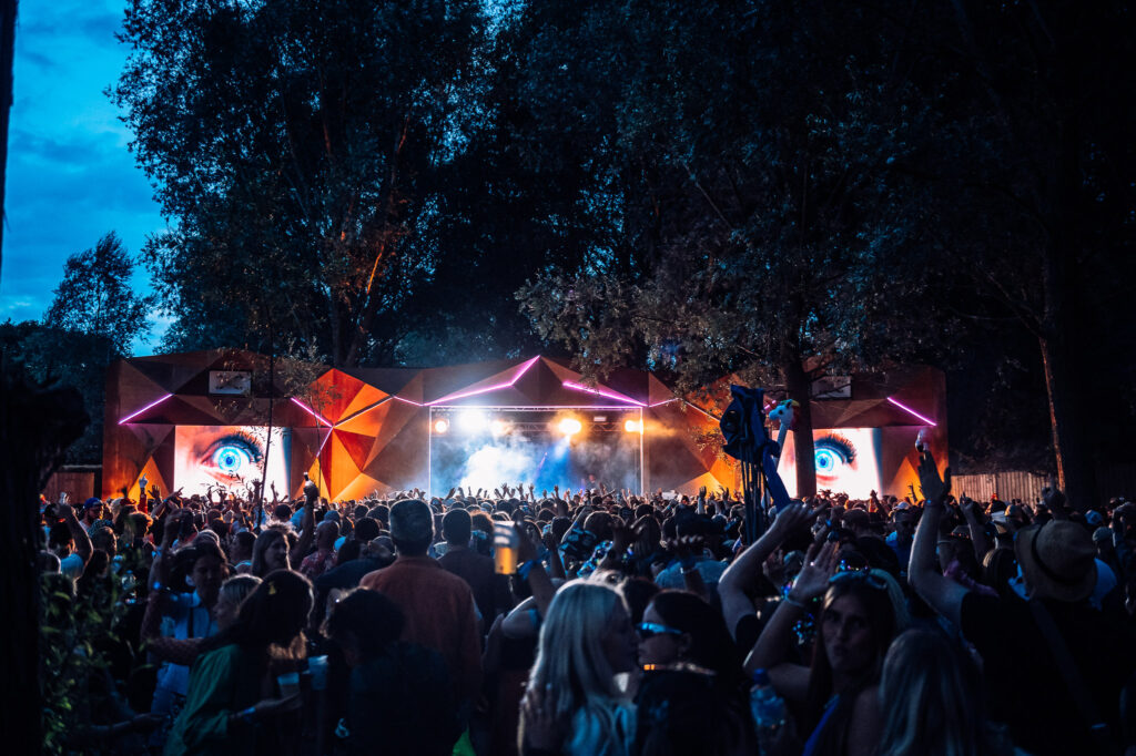 220722 SC Friday Drops Giulia 9042 Standon Calling night small stage