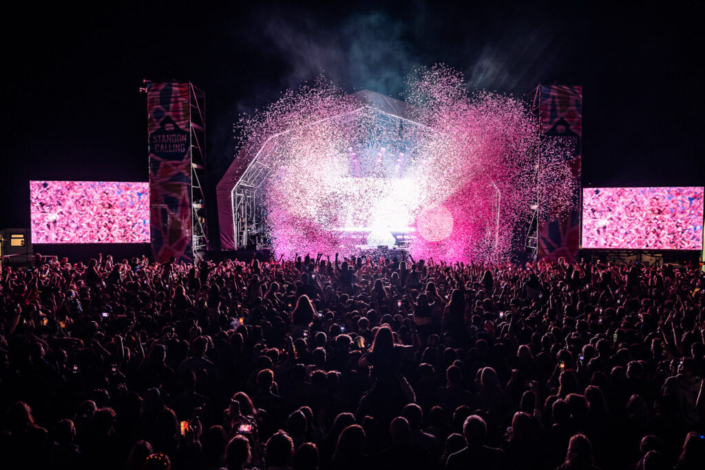 220722 SC Friday Drops Giulia AnneMarie 9211 Standon Calling main stage confetti