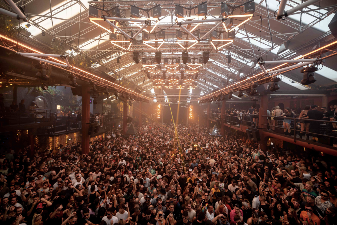 Amnesia crowd