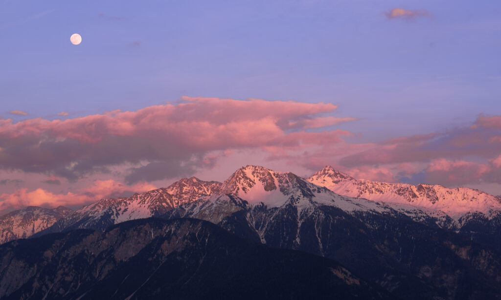 capricek 17336 Karim Rosati Caprices Festival mountains sunset