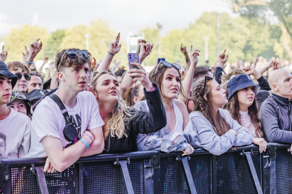 NBHD22 TomMartin DMAs 19 Neighbourhood Weekender crowd barrier