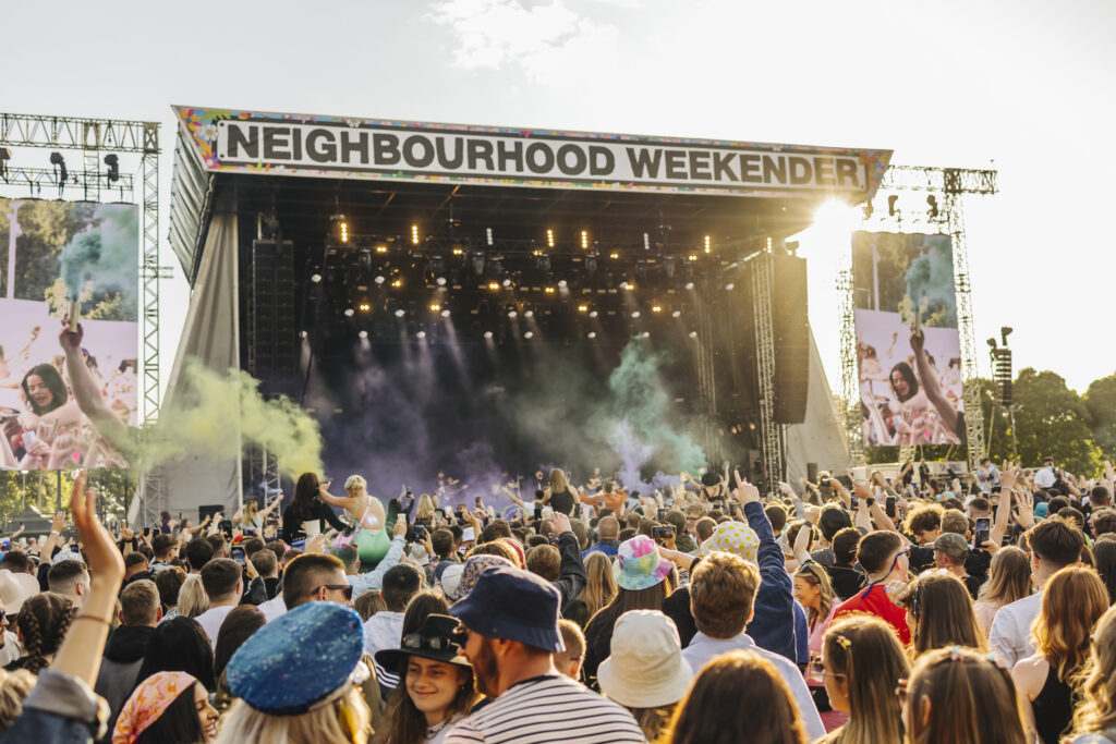 NBHD22 TomMartin DMAs 26 Neighbourhood Weekender crowd shot smoke main stage