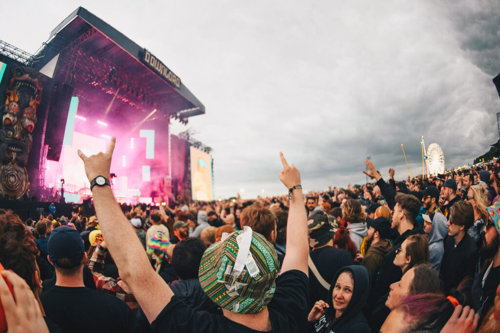 Download Festival Main Stage credit yushy Download Festival main stage