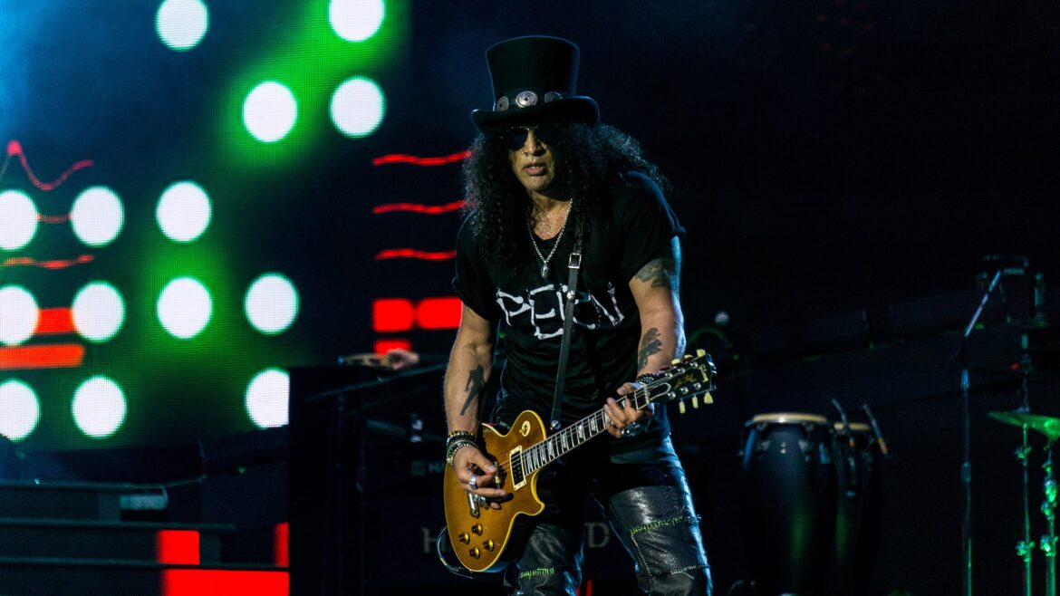 Guns n Roses on stage