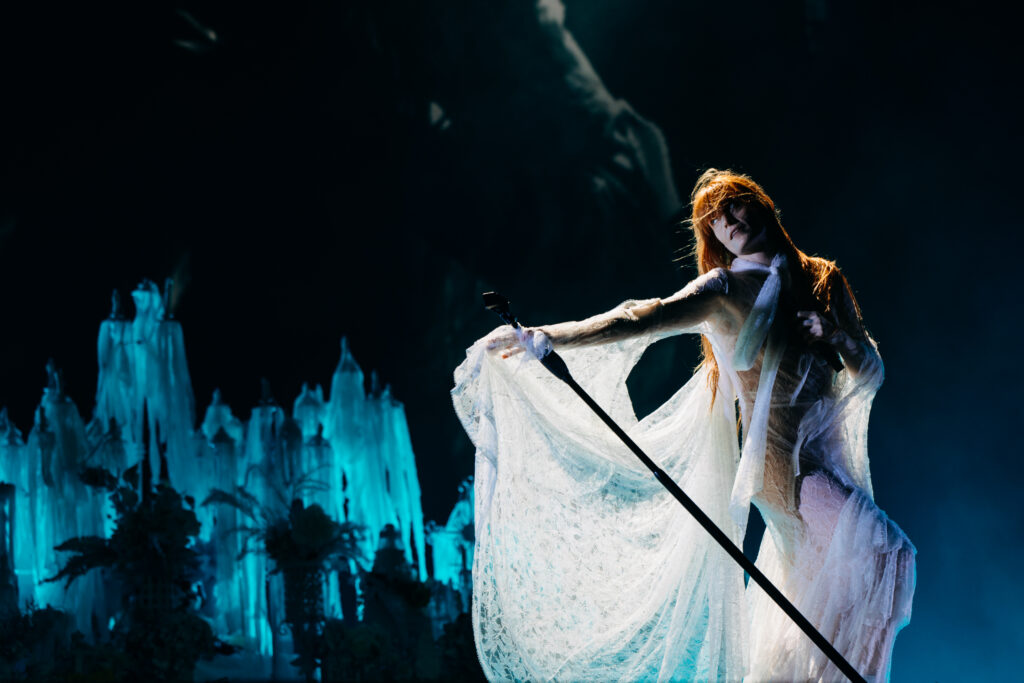 230813 SOPHIE SUNDAY DROPS 0C0A8123 Florence + The Machine on stage at Boardmasters