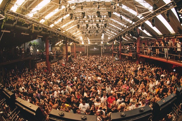 Amnesia club crowd