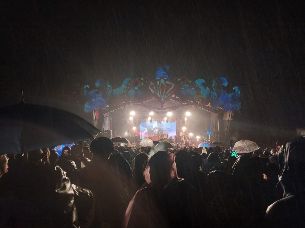 Fat Freddies Rain Umrellas The rain poured as New Zealand's biggest dub band came on stage