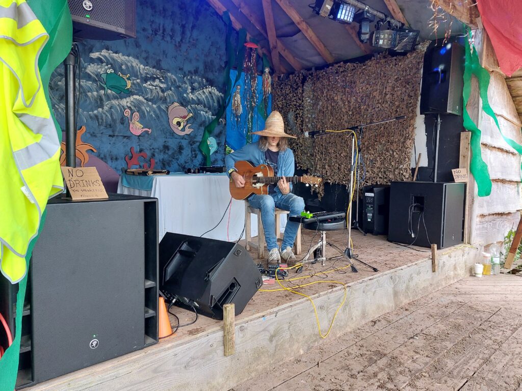 Fukashima Dolphin Fukashima Dolphin playing on the Slipery Slope Stage at Nozstock 2023