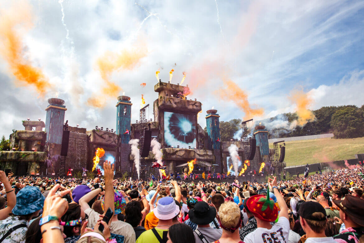 Boomtown stage smoke crowd daytime
