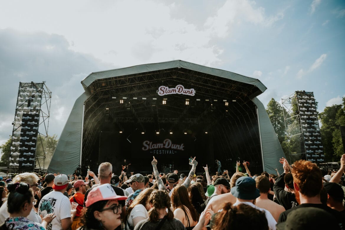 Slamdunk crowd in front of stage