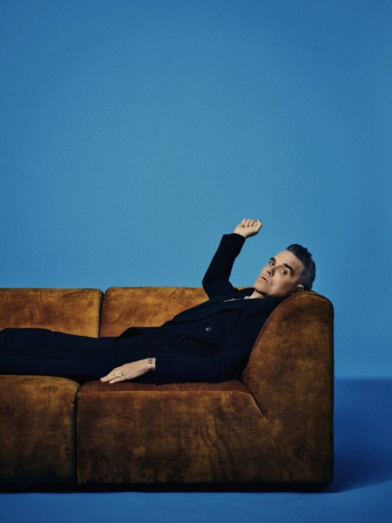 tempImagexzBpGp Robbie Williams