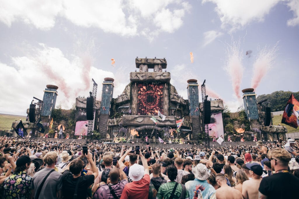Boomtown crowd at stage