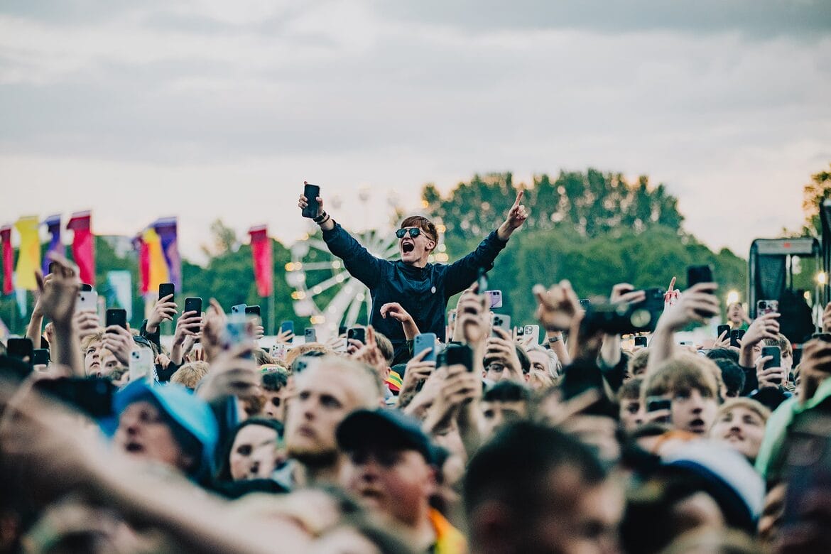 Neighbourhood Weekender guy on shoulders in crowd