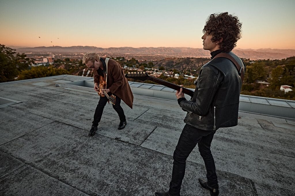 KOOKS ALL OVER THE WORLD VISUAL 21001A sRGB The Kooks