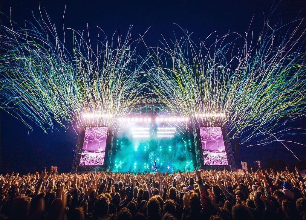 Rock For People Main Stage Streamers