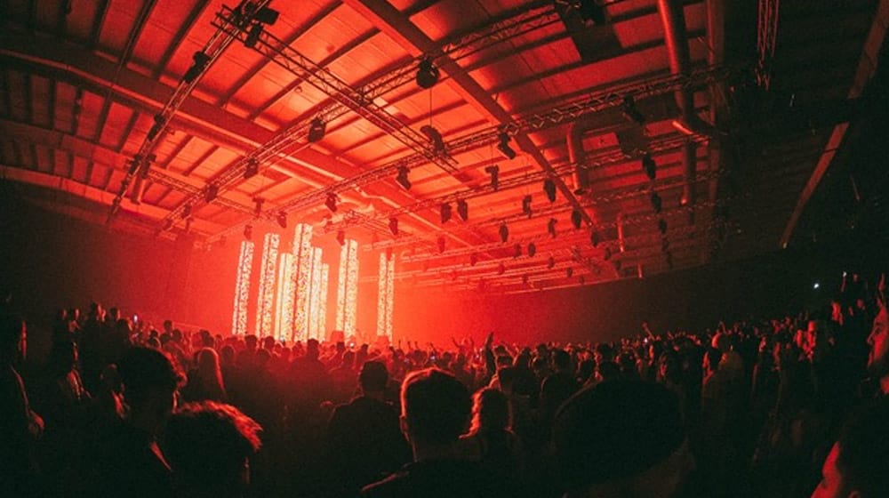 Terminal V red lights crowd