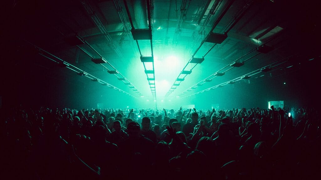 Terminal V 30 Terminal V green light roof crowd