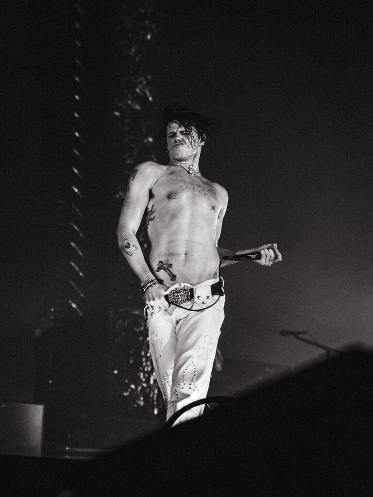 Yungblud on stage sheffield portrait Yungblud on stage sheffield portrait